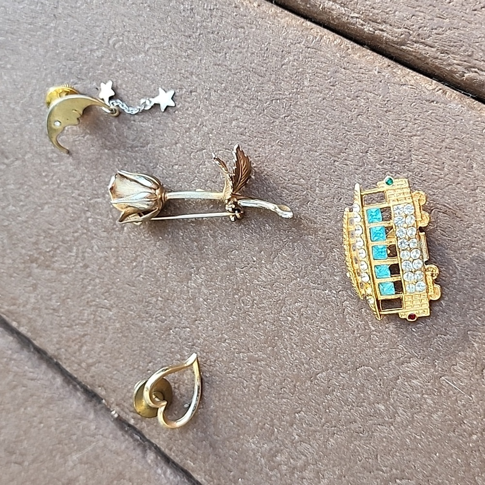 Vintage gold pins bundle of 4